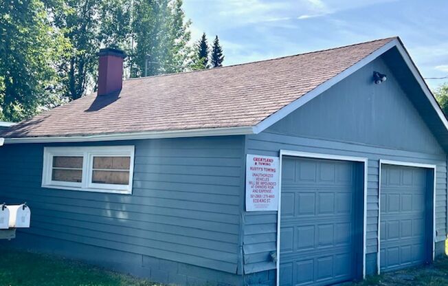 Midtown 3 Bed Apt. w/ 2 Car Garage