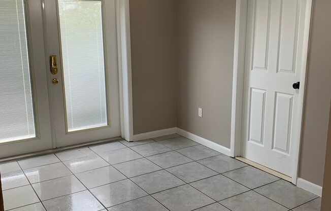 Charming 3 bedroom/1.5 bath Fenced Home in St.Cloud