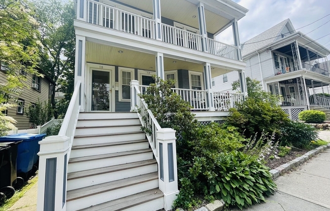 10 VINCENT AVE