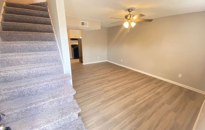 2 beds, 1.5 baths, 832 sqft, $1,100, Unit 829 Oakwood Villa