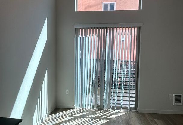 Studio, 1 bath, 275 sqft, $1,155, Unit 102 **