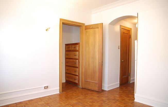 Studio, 1 bath, 320 sqft, $1,395, Unit 273-0411