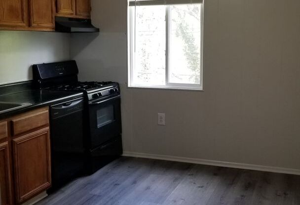 2 beds, 1 bath, 895 sqft, $1,230, Unit 211-A