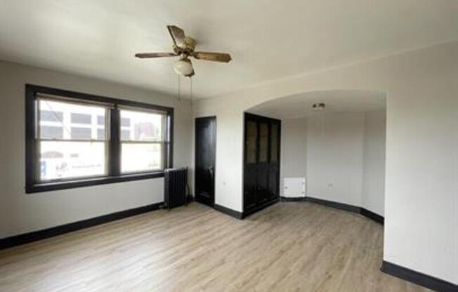 37 W SAINT CLAIR ST