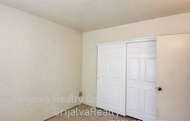 2 beds, 1 bath, 825 sqft, $1,195, Unit 2433