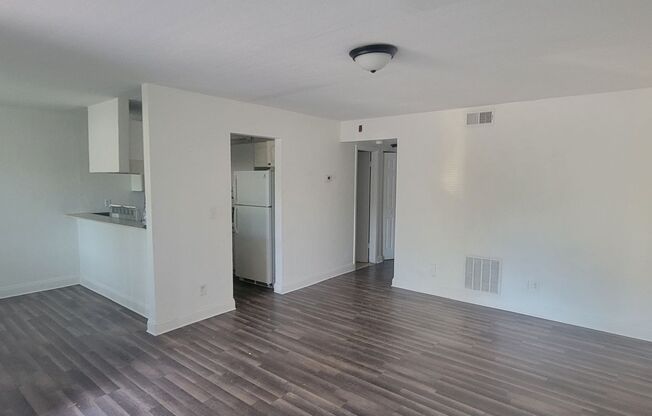 2 beds, 1 bath, 841 sqft, $1,200, Unit 111