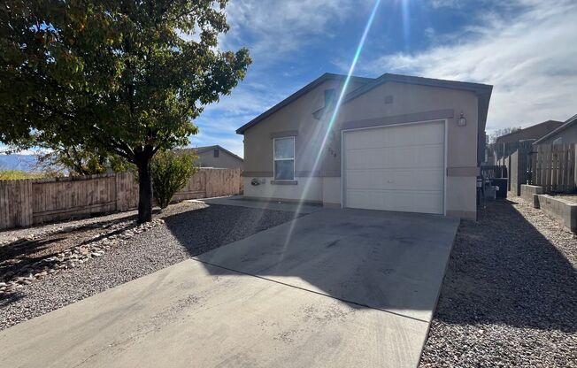 Fabulous 2 bedroom home located near new Downtown Rio Rancho!