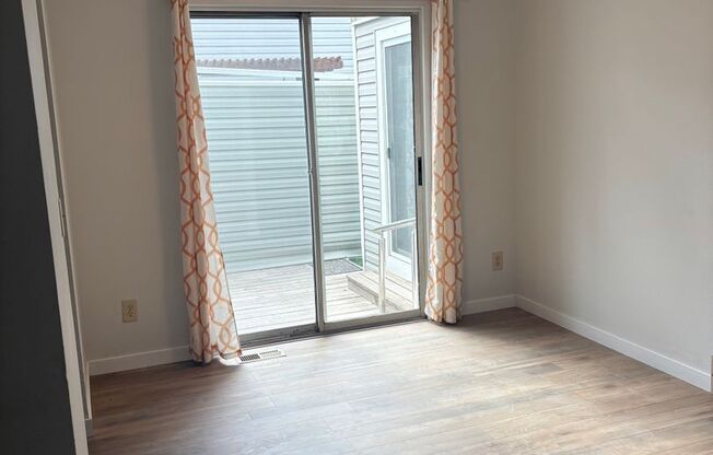 2 bed 1 3./4 Bath 1 car garage