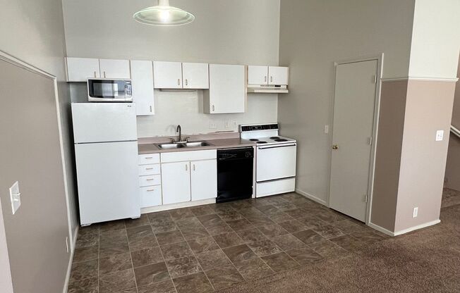 2 beds, 1 bath, $1,068, Unit 3819 Jones St #107