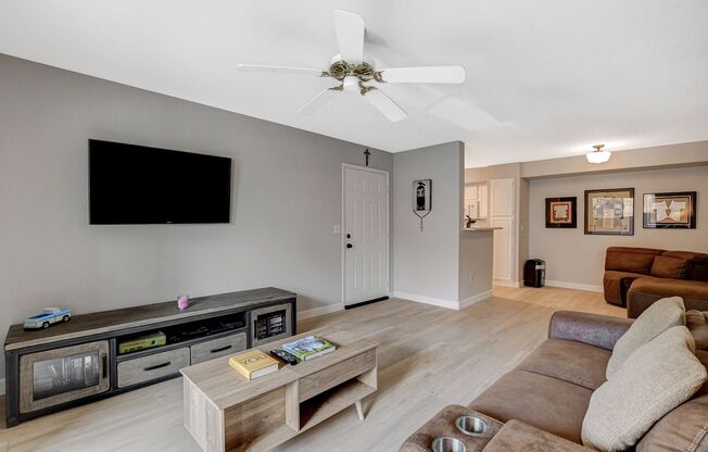 1 bed, 1 bath, $1,200, Unit # 1172