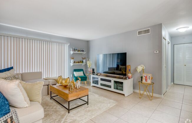 1 bed, 1 bath, 713 sqft, $1,575, Unit 437-212