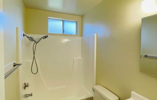 2 beds, 1 bath, $2,395, Unit 06