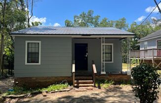 2/1 house with yard in Midtown! Available now!