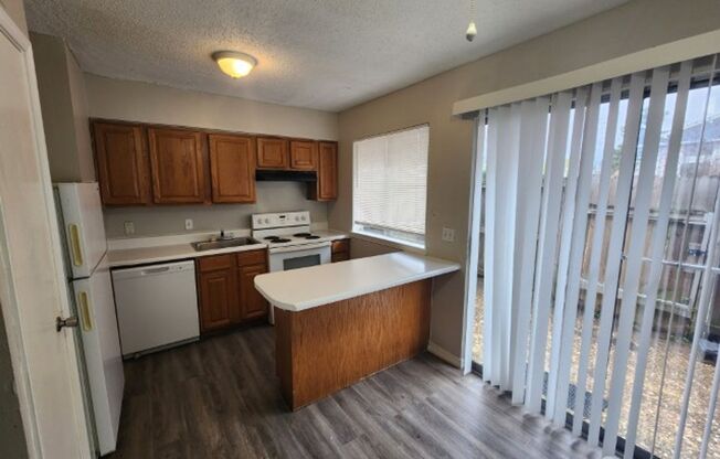 2 beds, 1.5 baths, 904 sqft, $775, Unit 101 Ellis Drive D