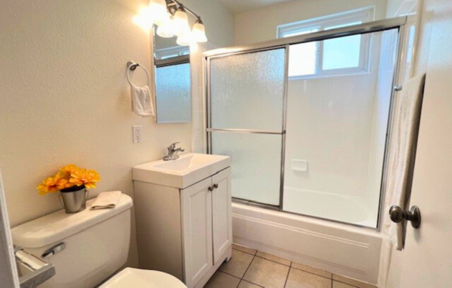 2 beds, 1 bath, 992 sqft, $2,495, Unit 8