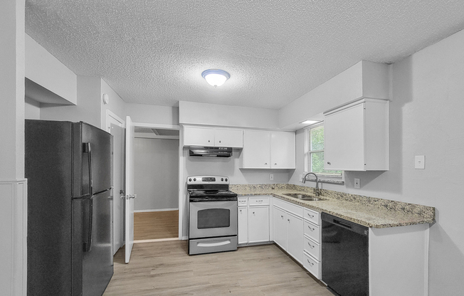 2212 ARCADY LN
