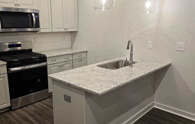 Beautiful New Constuction 3BR/2.5BA Townhouse
