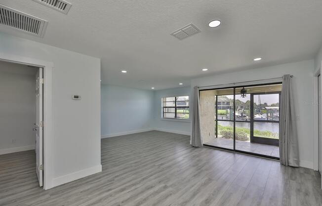 652 YARDARM DR