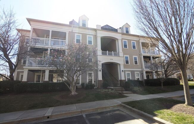 Beautifully maintained ground level condo in Germantown ready by mid April!