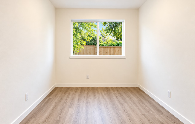 2 beds, 1 bath, 692 sqft, $1,725, Unit 205