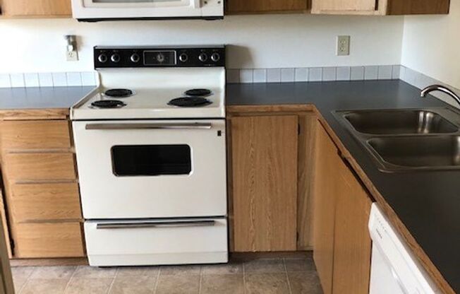 2 beds, 1.5 baths, 900 sqft, $1,650, Unit A205