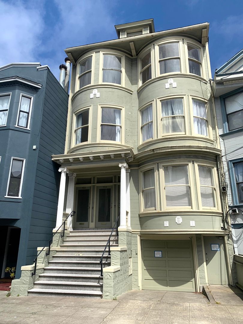 756-758 8th Ave