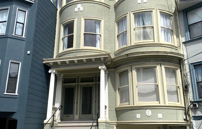 756-758 8th Ave