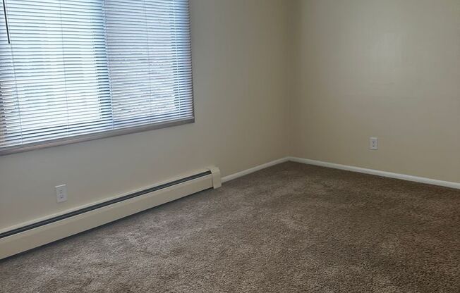 2 beds, 1 bath, 756 sqft, $1,250, Unit 822-304