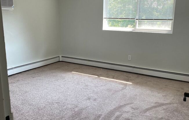 2 beds, 1 bath, 800 sqft, $1,700, Unit A - 26