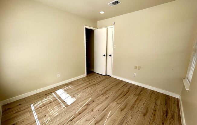 8 beds, 3 baths, $10,400, Unit House