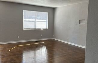 2 beds, 1 bath, $1,400, Unit UNIT 2