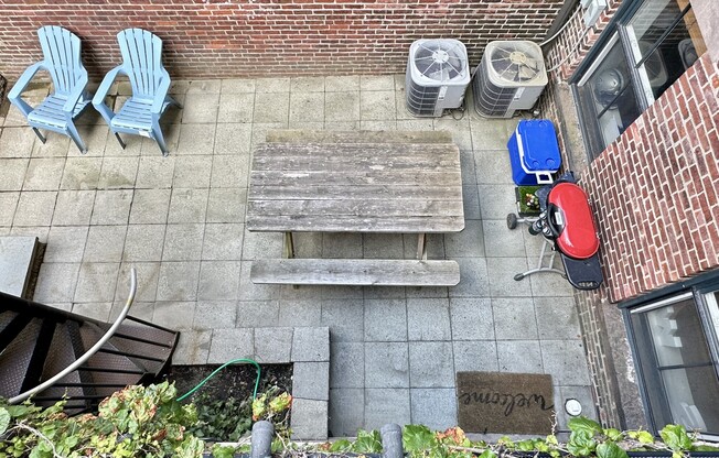 2 beds, 1 bath, $3,900, Unit 1B