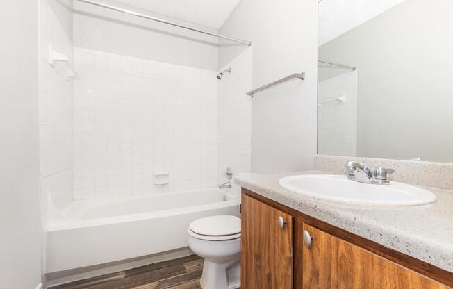 2 beds, 1 bath, 850 sqft, $818