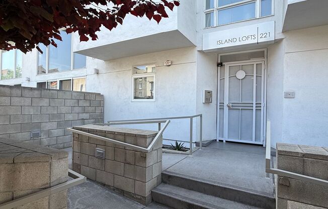 Charming Loft - 2 bed/ 2.5 bath in prime downtown San Diego!