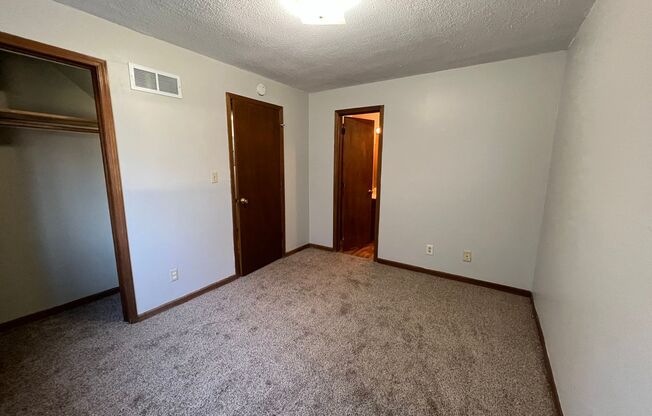 4 beds, 2 baths, $1,000, Unit Unit 4