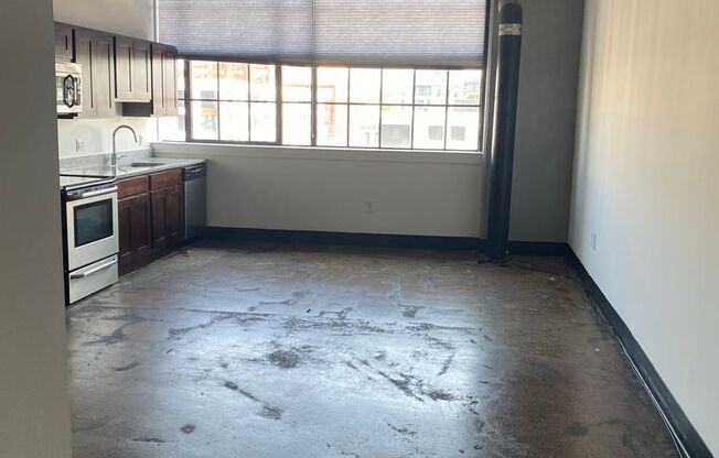 Studio, 1 bath, 627 sqft, $1,350, Unit 420