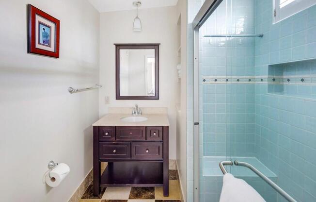 2 beds, 1 bath, 1,000 sqft, $5,250