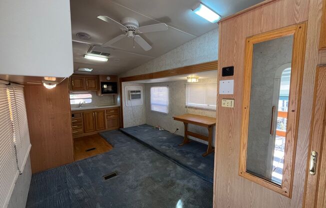 One Bedroom Trailer in Deer Valley - All utilities included!