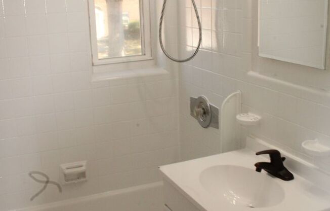 1 bed, 1 bath, 750 sqft, $1,375, Unit E-4520
