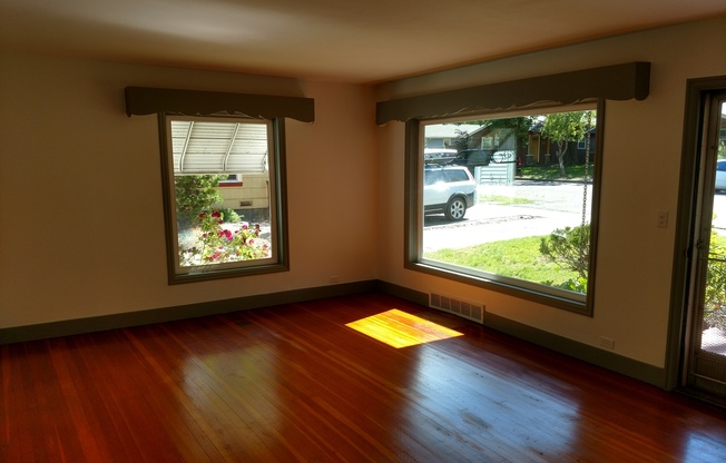 2 beds, 1 bath, $2,300