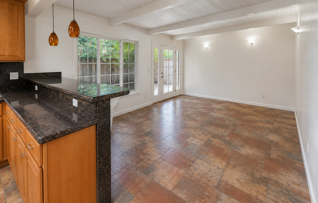 295 Roswell Dr