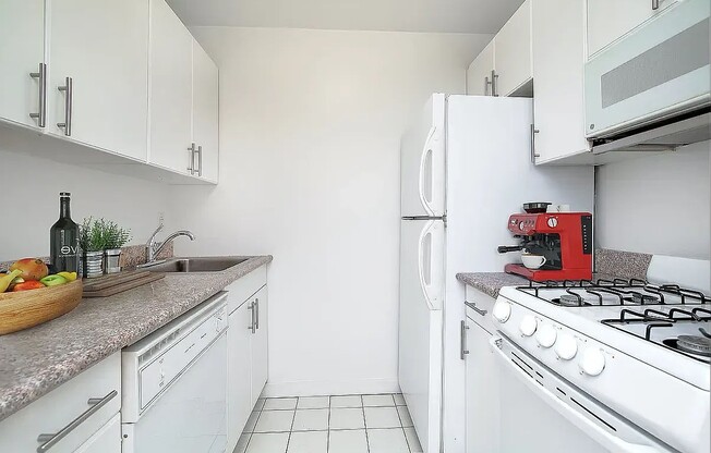 2 beds, 1 bath, $5,195, Unit 3F