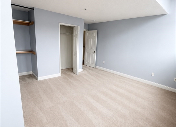 2 beds, 1 bath, 980 sqft, $2,300, Unit 3402