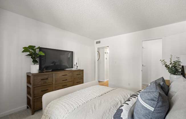 Oakridge Apartments - One Bedroom Model
