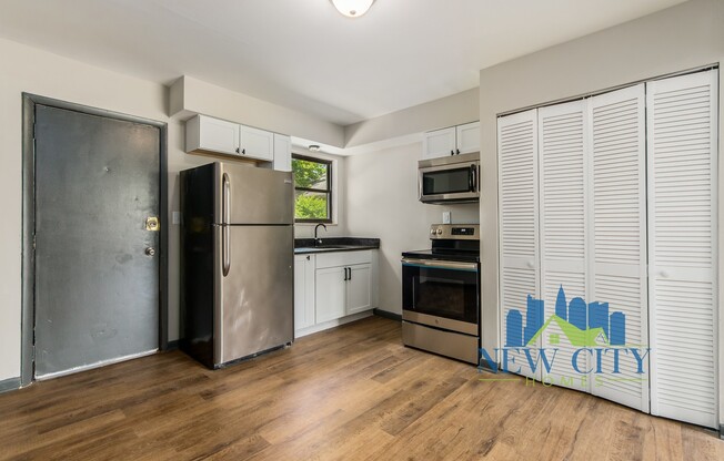 2 beds, 1 bath, 816 sqft, $847, Unit 85 Stevens Avenue