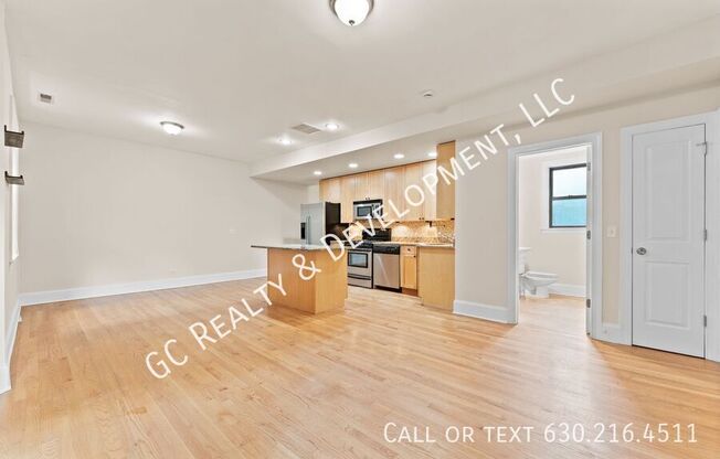 7635 N GREENVIEW AVE