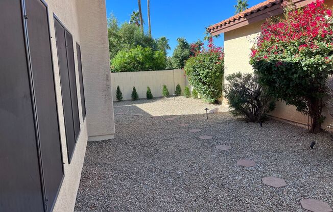 Adorable light and bright! 3Bedroom/2Bath Scottsdale Home!