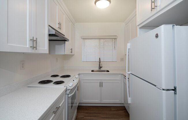 Beautiful & Spacious Top Floor Unit in Normal Heights with Parking