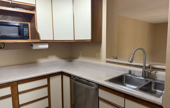 Newly Remodled 3 bed, 2 baths Edmonds Condo $2500/mo.