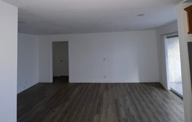 Modern 2-Bedroom Apartment in Gated Van Nuys Community – Fully Remodeled!